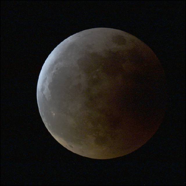 Lunar eclipse photo taken by Dave Werner on the Digital Photography Forum