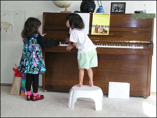 Time Sydney and Zoe to take a musical break at the piano